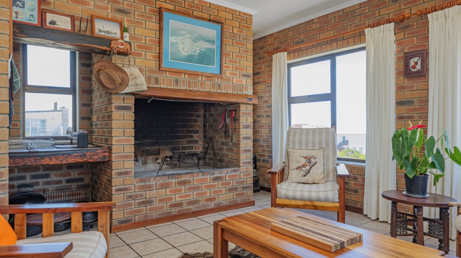 4 Bedroom Property for Sale in Struisbaai Western Cape